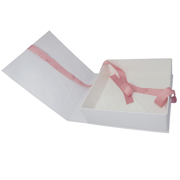 Custom Logo Cardboard Magnetic Close Gift Box With Ribbon