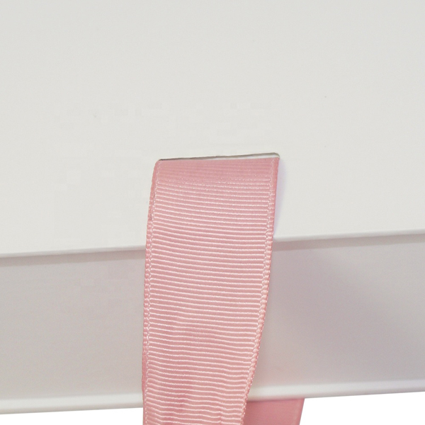 Custom Logo Cardboard Magnetic Close Gift Box With Ribbon